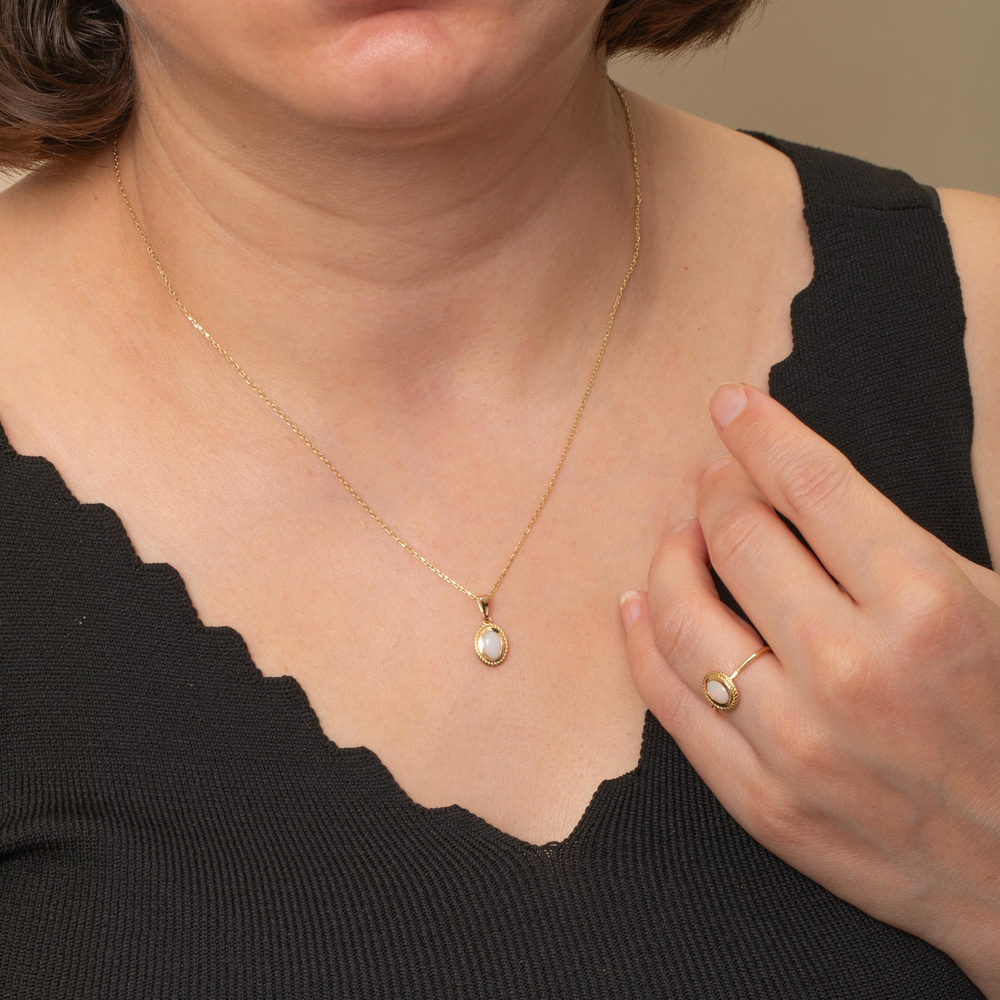 Minimal Oval Opal Altın Kolye - Goldstore