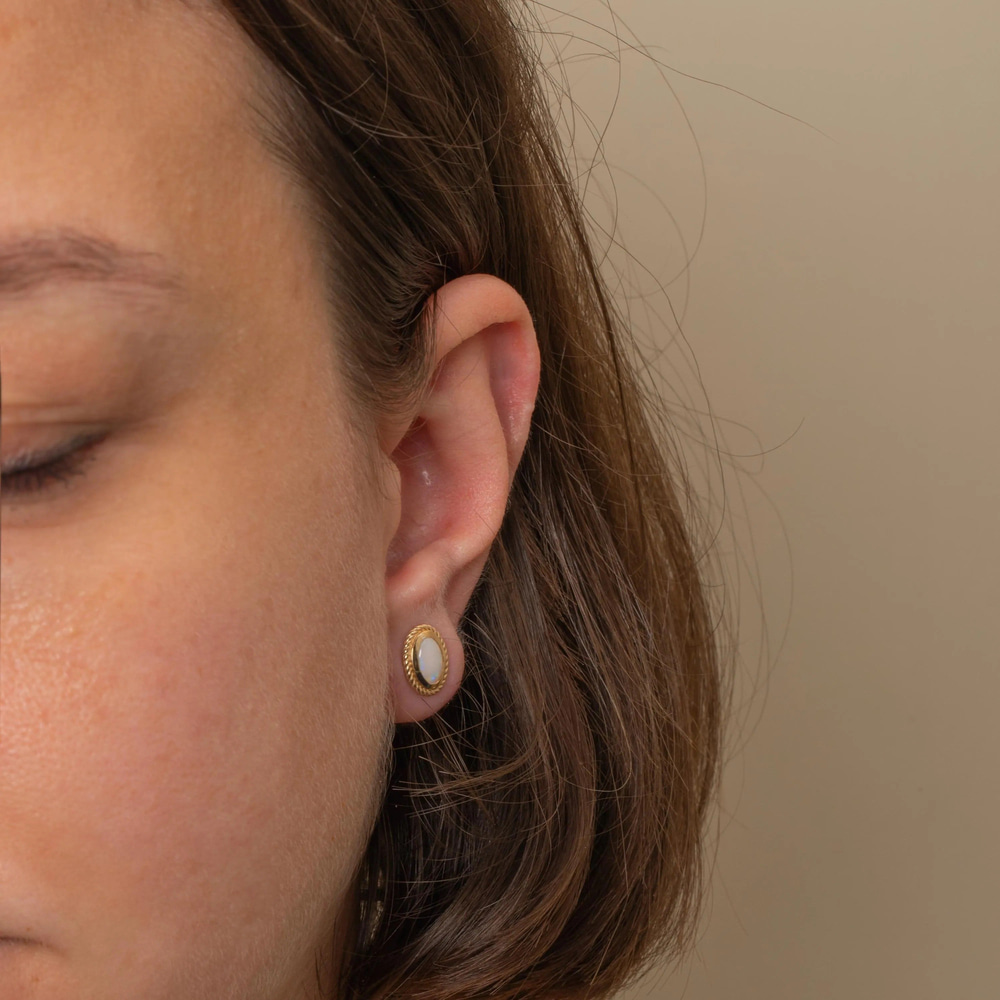 Minimal Oval Opal Altın Küpe - Goldstore