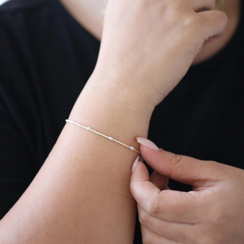 Minimalist Duruş Altın Bileklik - Goldstore