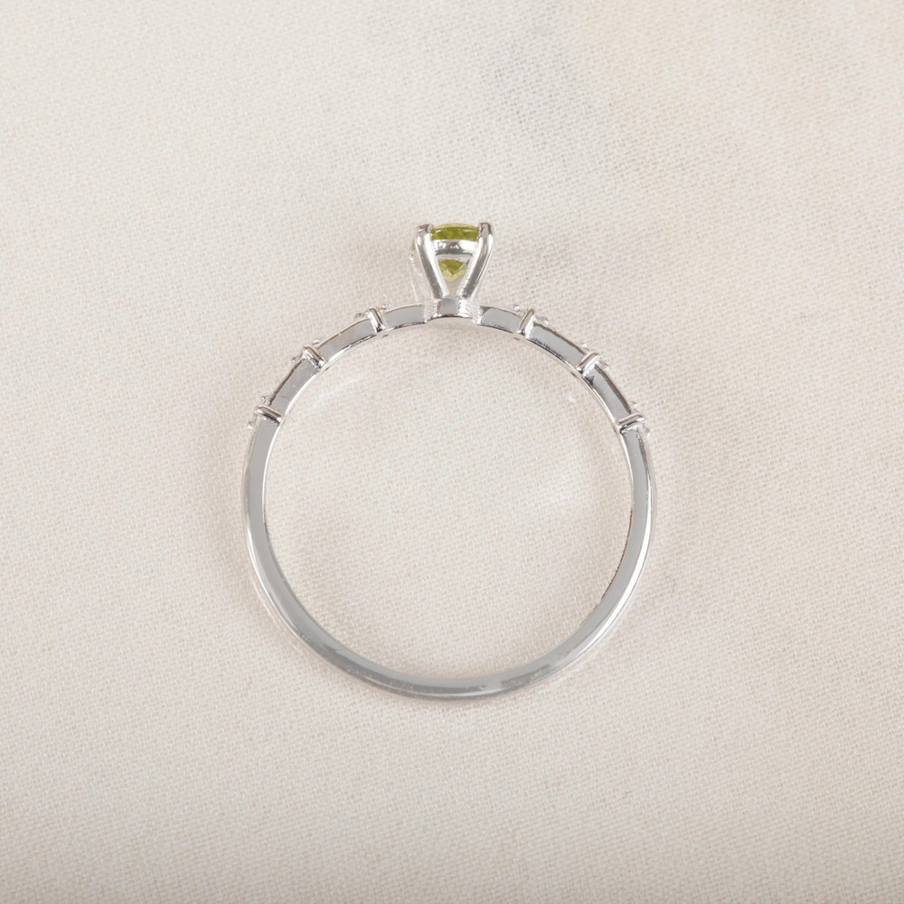 Peridot Parıltısı Altın Yüzük - Goldstore
