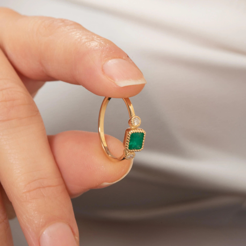 Zümrüt Zarafeti Altın Yüzük - Goldstore