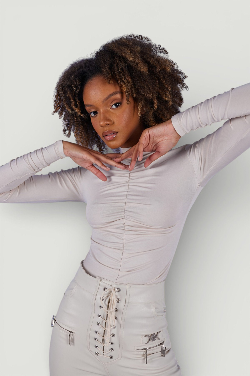 Drape Detaylı Yarım Balıkçı Draped Bluz Ekru