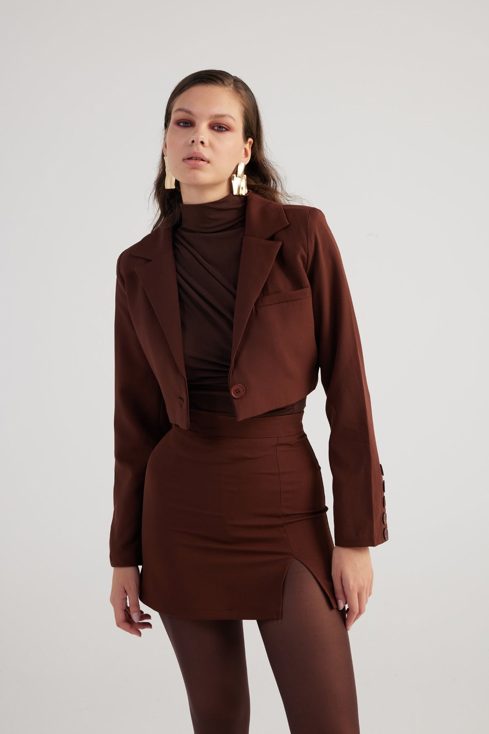 Vatkalı Atlas Kumaş Crop Model Panky Ceket Kahverengi