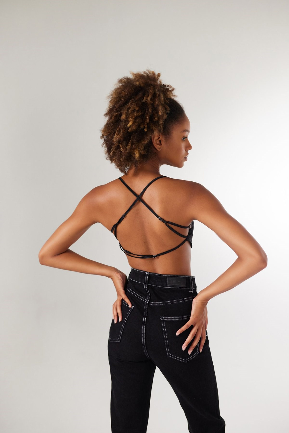 Shery Crop Black