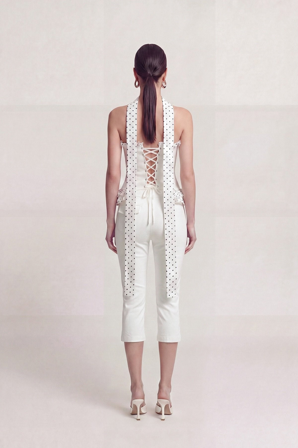  Una Mid-Waist Lycra Capri Pants White