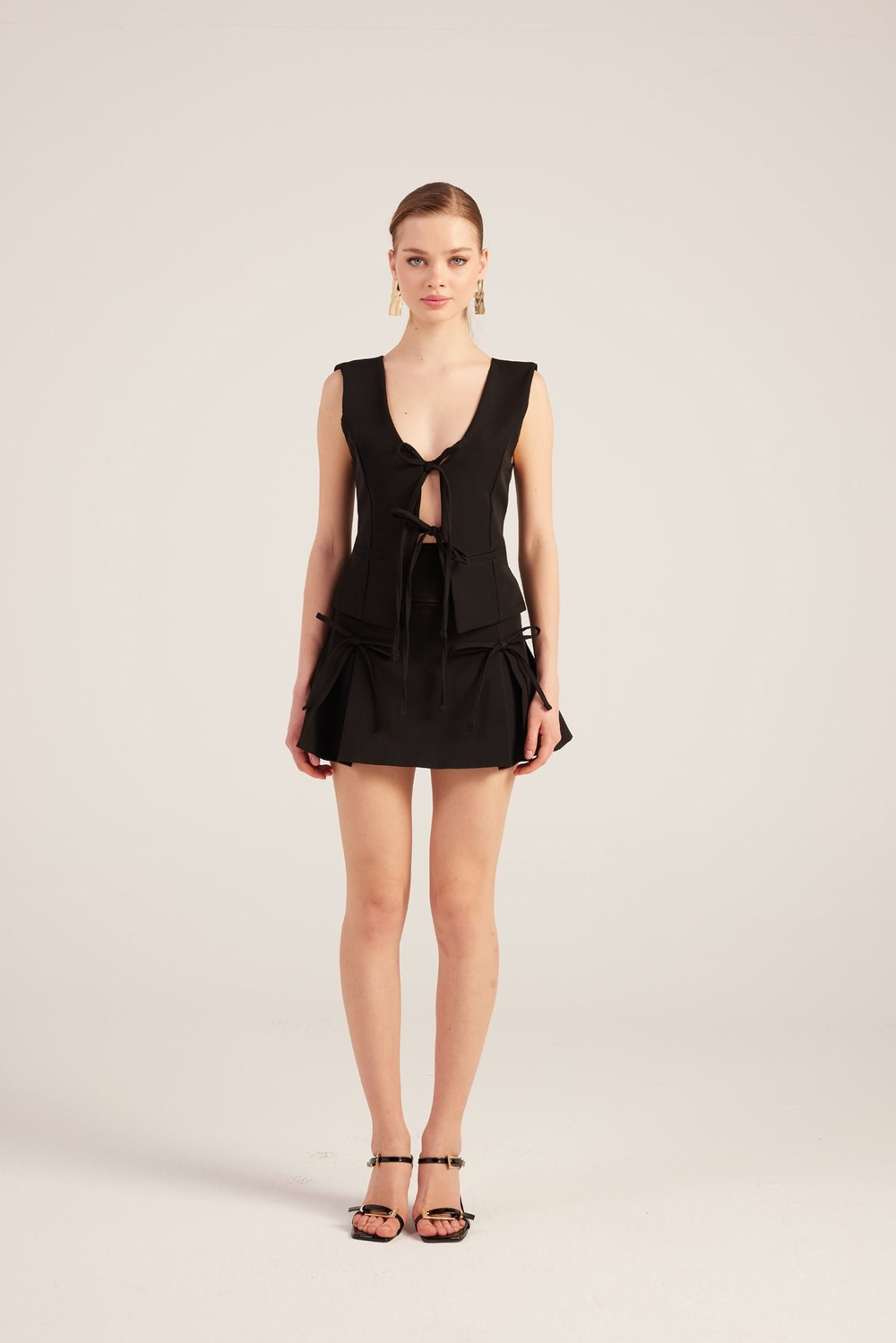 Kurdeleli Yüksek Bel Pilili Mini Elena Şort Etek Siyah