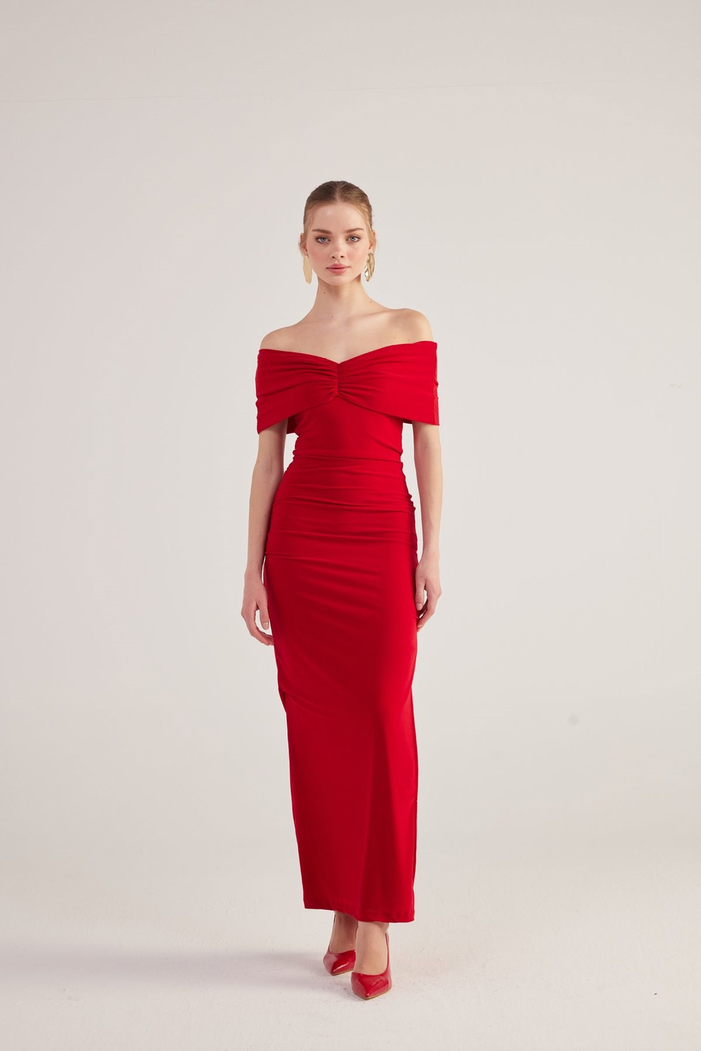 Madonna Yaka Yırtmaçlı Uzun Leila Elbise Kırmızı