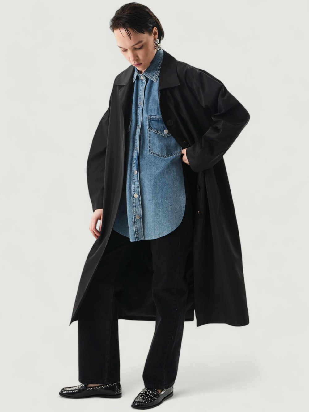 Oversize Kesim Düğmeli ve Cep Detaylı Uzun Trençkot - Siyah