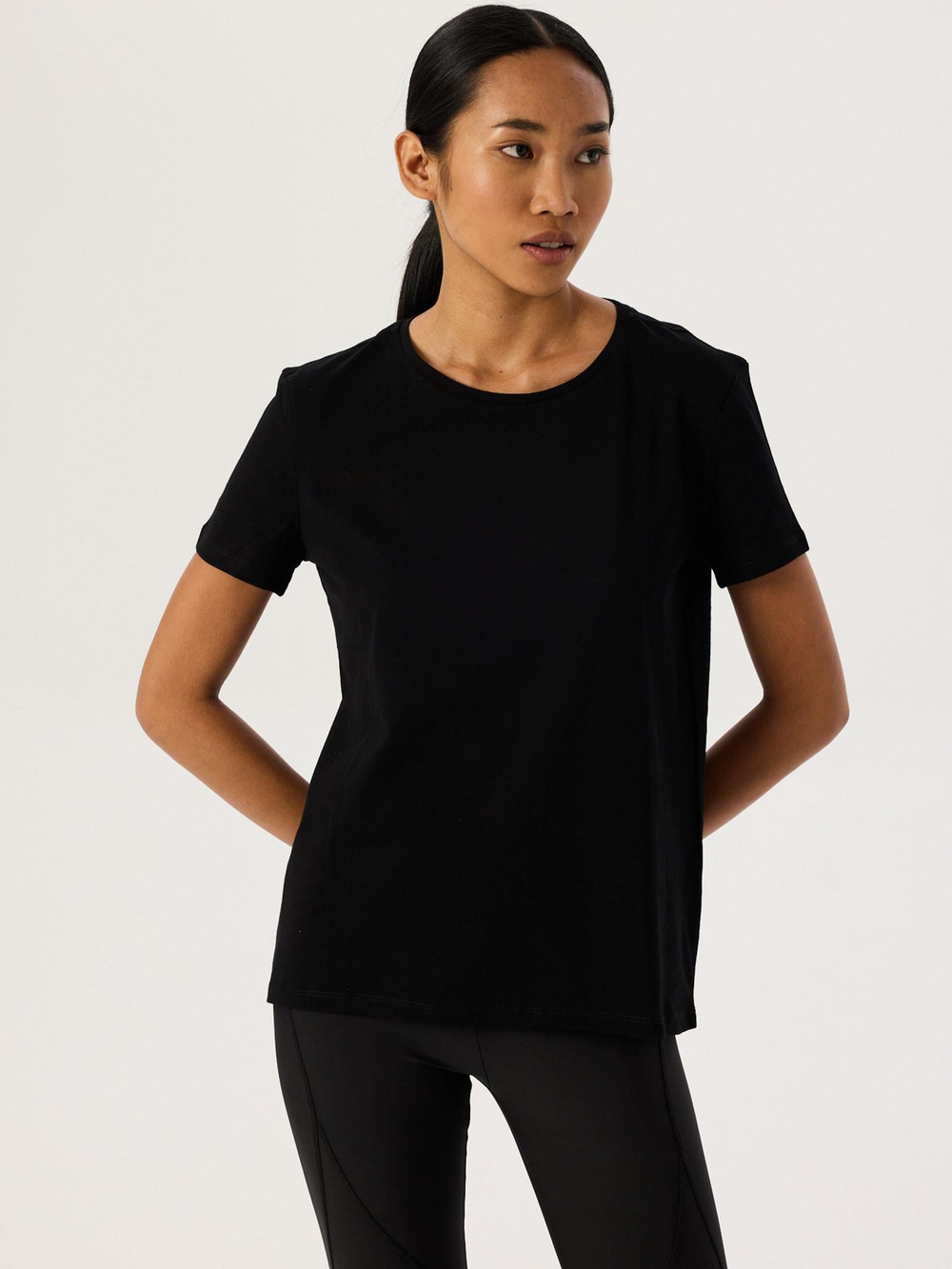 Bisiklet Yaka Arkası Uzun T-Shirt - Siyah