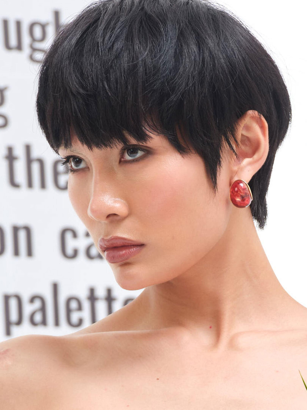 Gold Çerçeveli Kemik Küpe - Kırmızı