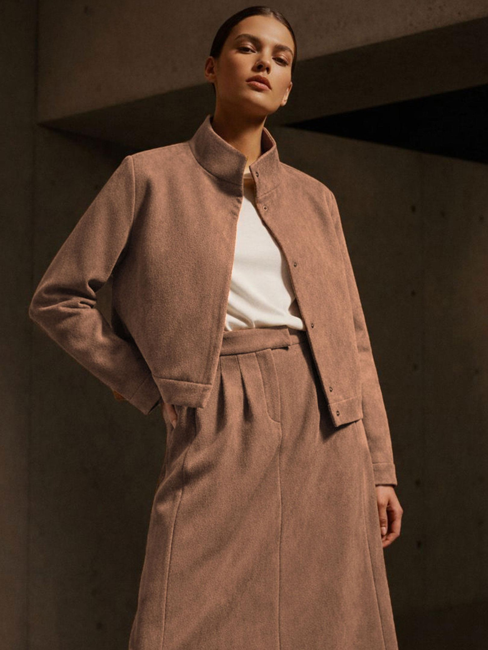 Kemer Detaylı Dik Yaka Kısa Süet Ceket - Kahve