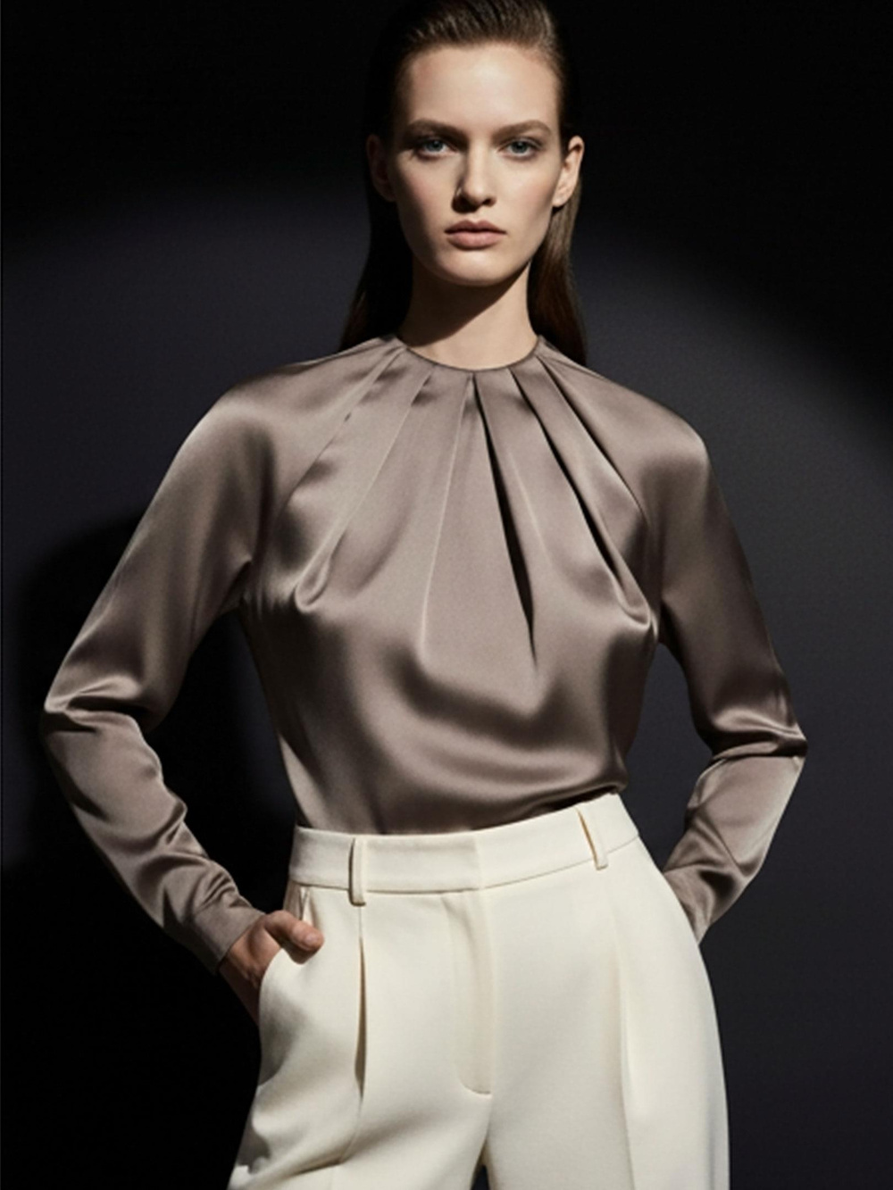 Özel Tasarım Büzgü Yaka Detaylı Çıtçıtlı Body Bluz - Vizon