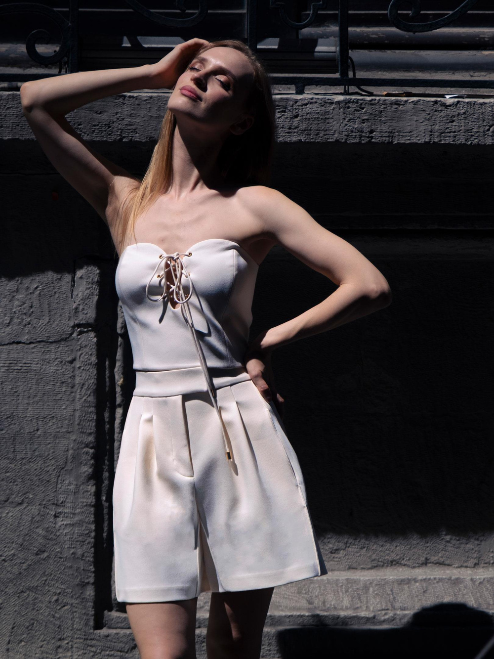 Yüksek Belli Nervür Dikişli Bol Paçalı Pile Detaylı Şort - Ekru