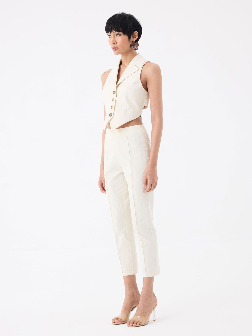 Önü Düğmeli Bel Dekolteli Arkadan Bağlama Detaylı Yelek - Ekru