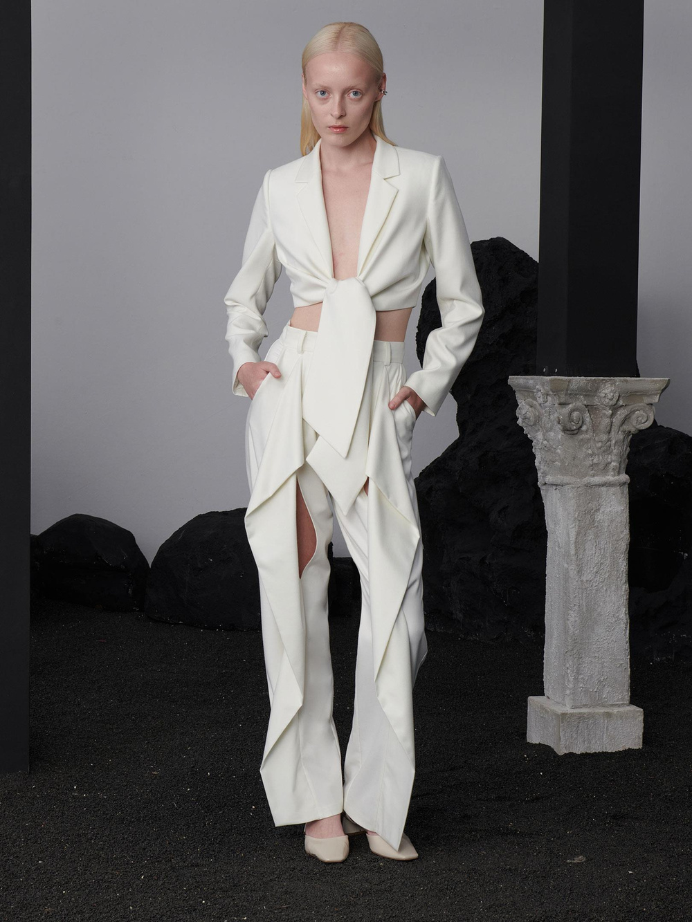 Önü Yırtmaç Detaylı Tasarım Pantolon - Ekru