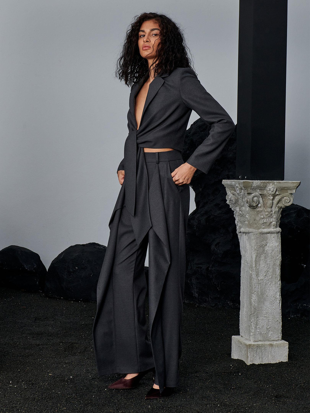 Önü Yırtmaç Detaylı Tasarım Pantolon - Füme