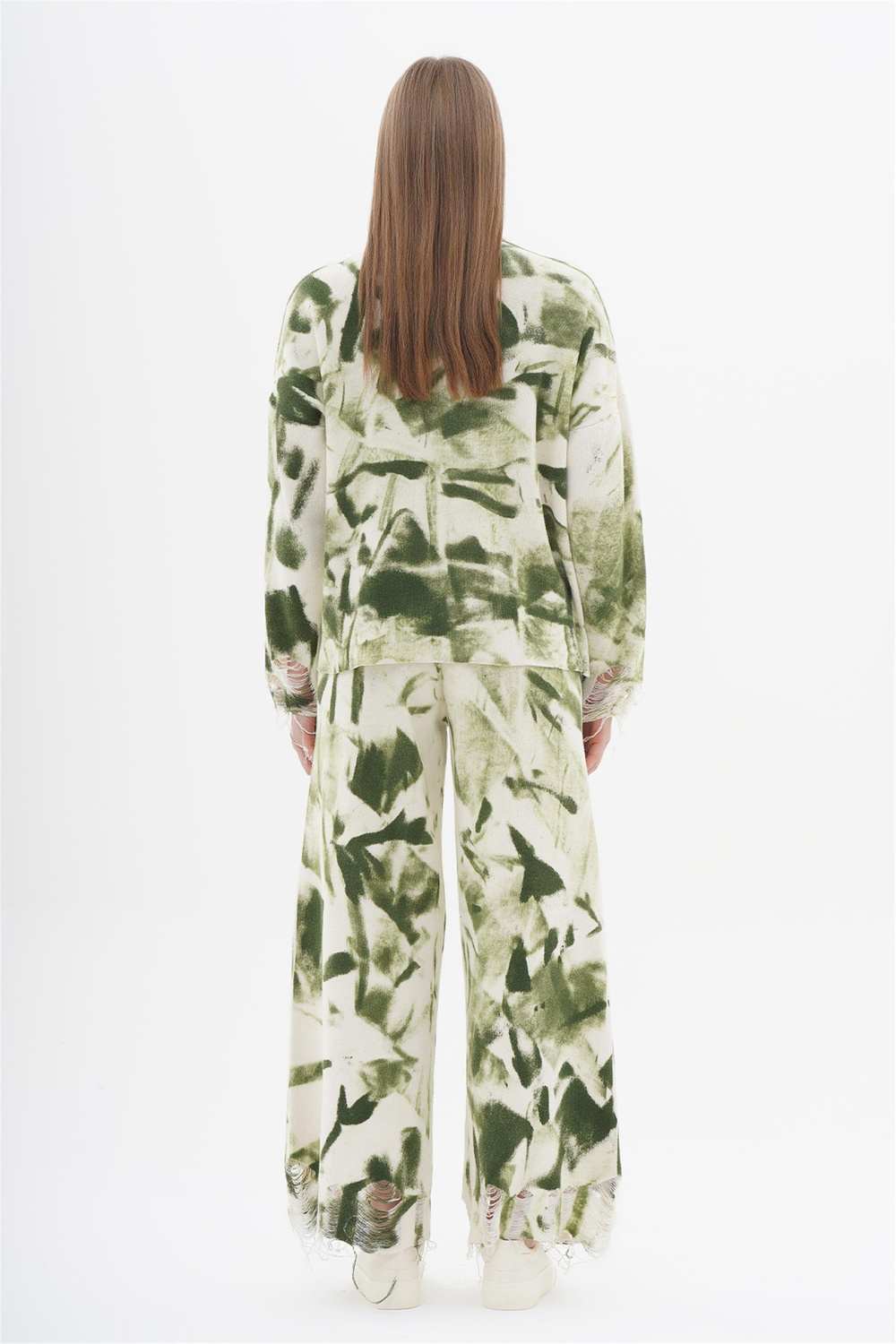 Printed Long Sleeve Destroyed Knit Sweater With Wrist Length Pants