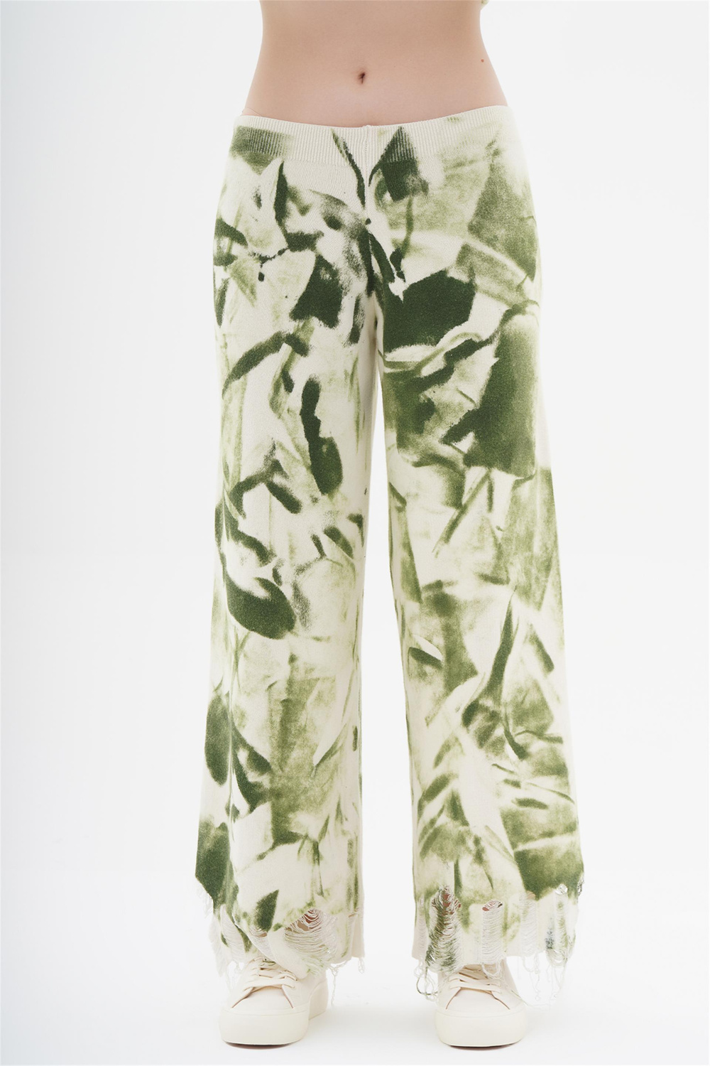 Printed Long Sleeve Destroyed Knit Sweater With Wrist Length Pants