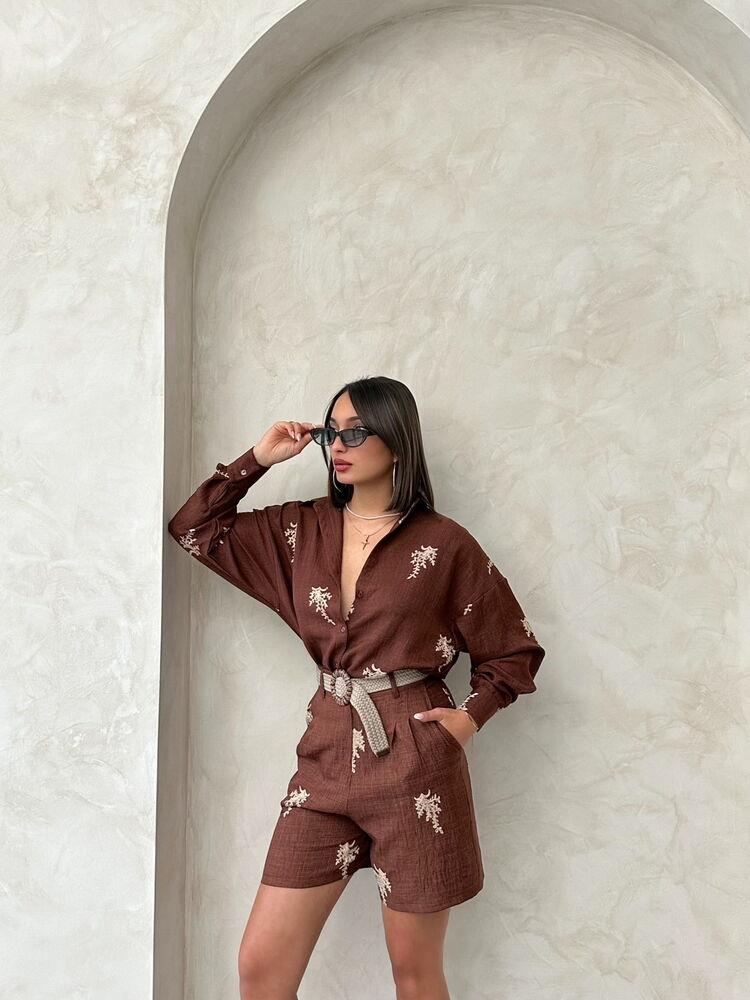 Kemer Detaylı Nakışlı Keten Şort - Kahve