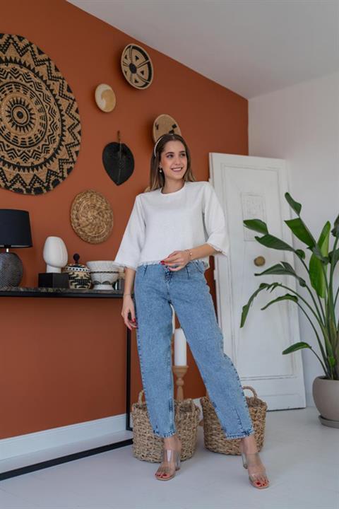 Beyaz Püskül Detaylı Bluz