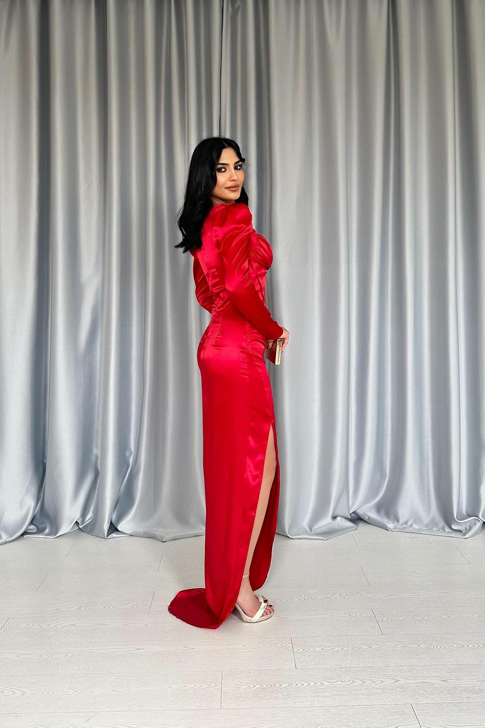 Wholesale Red Dress with Cups and Slit