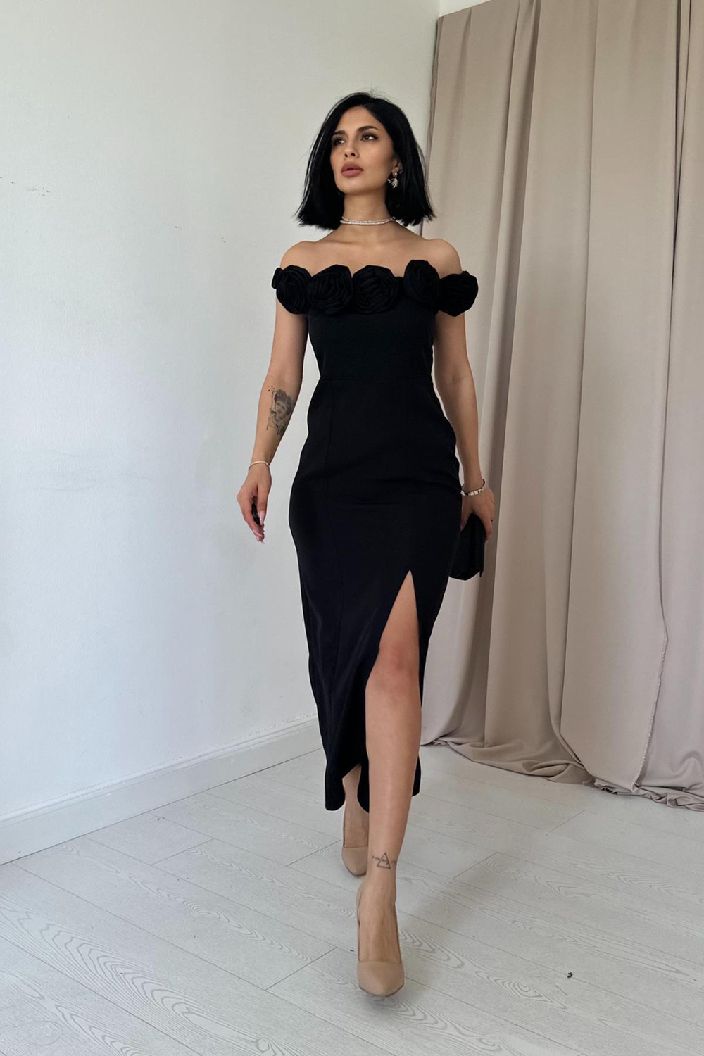 Wholesale Black Madonna Collar Rose Dress