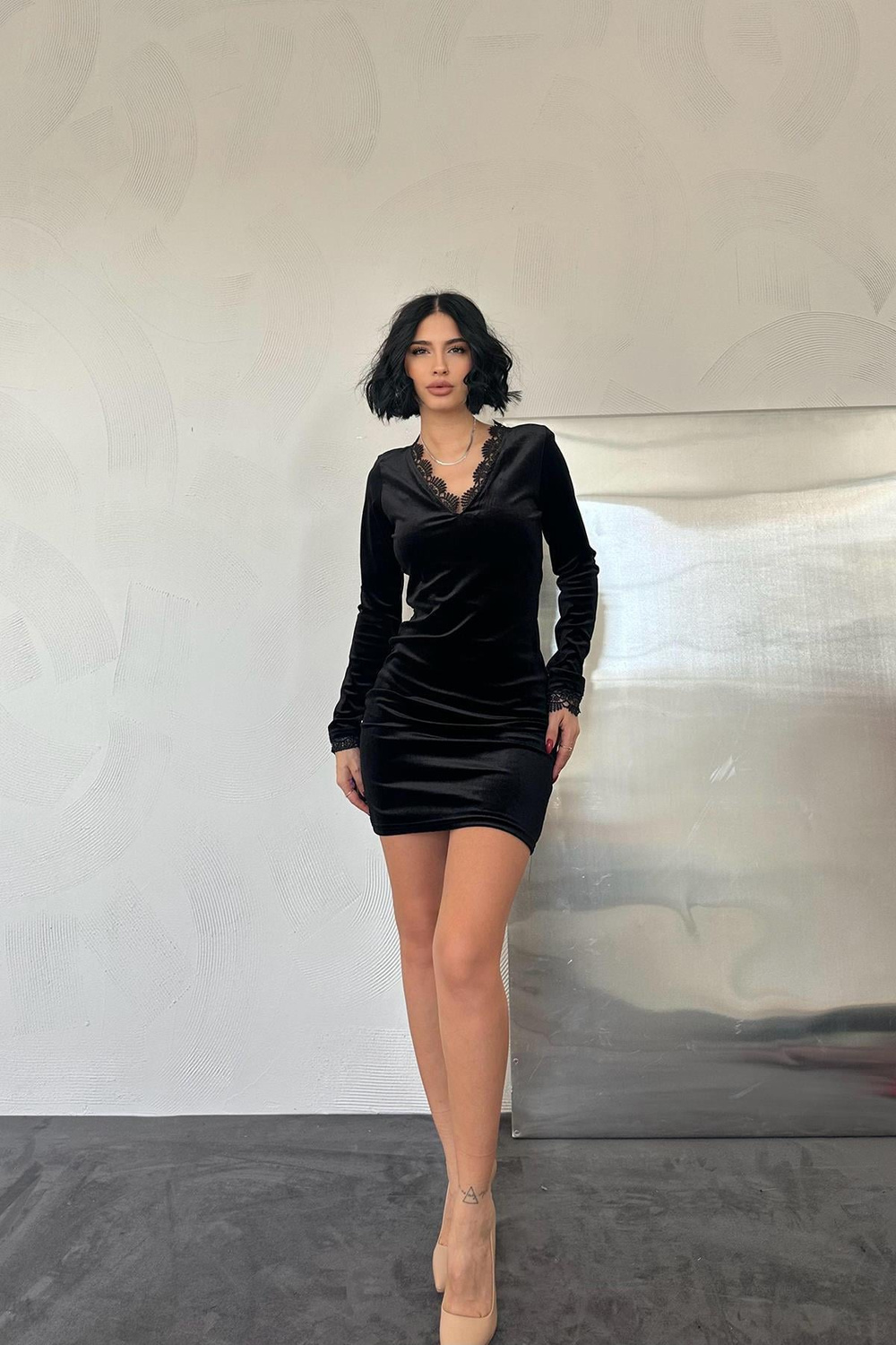 Toptan Siyah Yaka Ve Kol Dantelli Mini Elbise