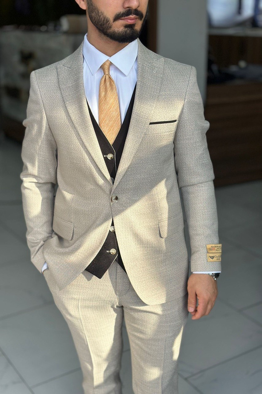 Wholesale Men Beige Three-Piece Suit 1744W26-009