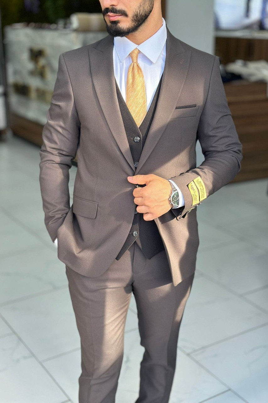 Wholesale Men Brown Three-Piece Suit 1744W26-009