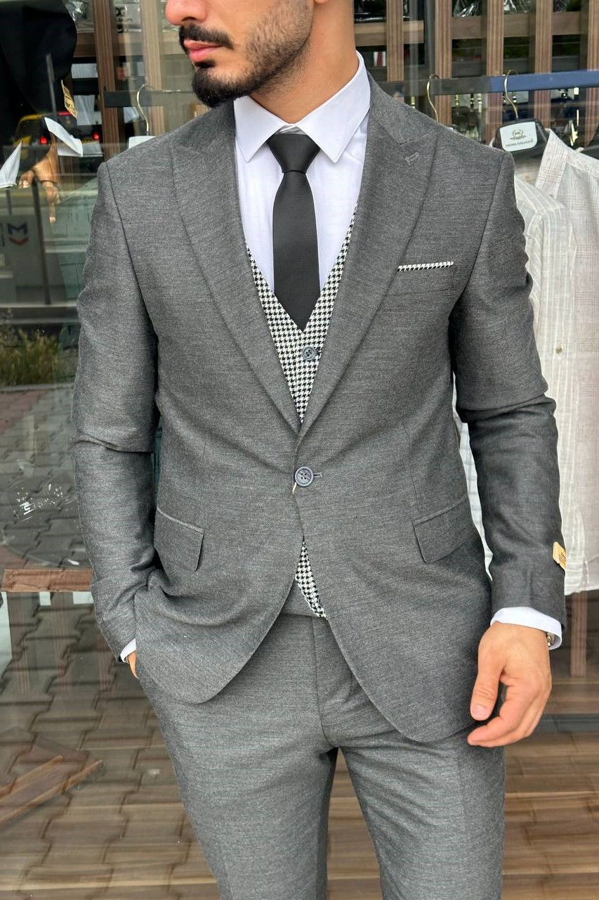 Wholesale Men Dark Gray Three-Piece Suit 1744W26-003