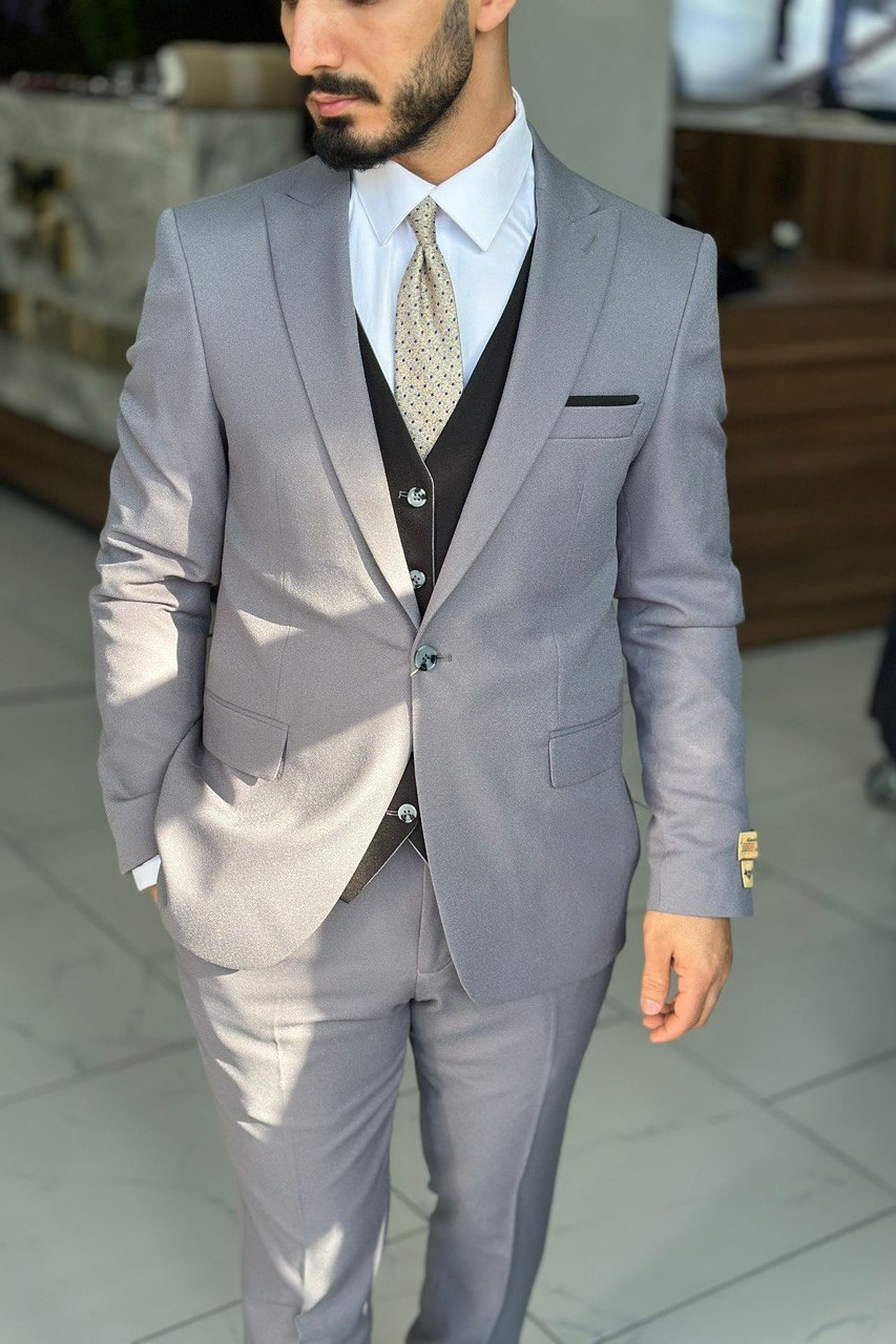 Wholesale Men Gray Three-Piece Suit 1744W26-009
