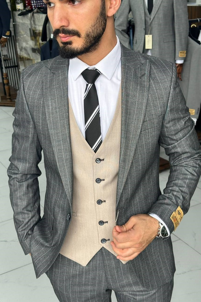 Wholesale Men Gray Three-Piece Suit 1744W26-003