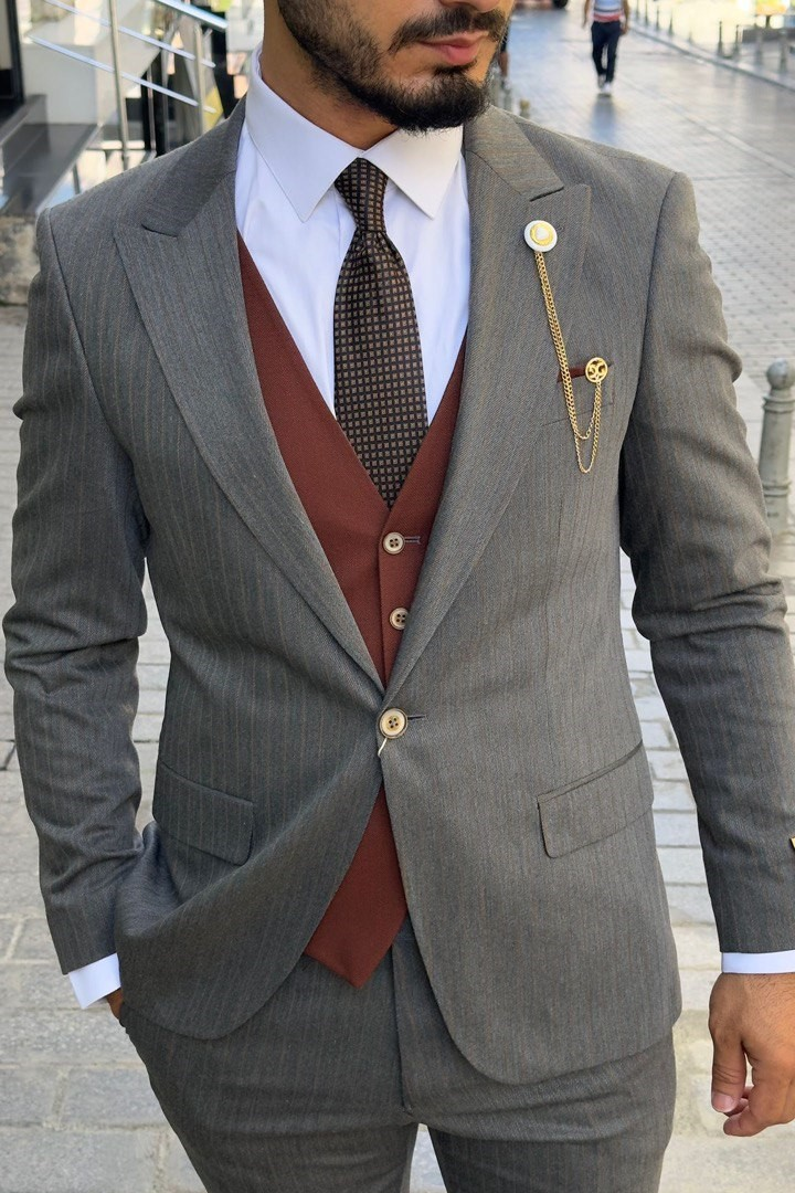 Wholesale Men Gray Three-Piece Suit 1744W26-002