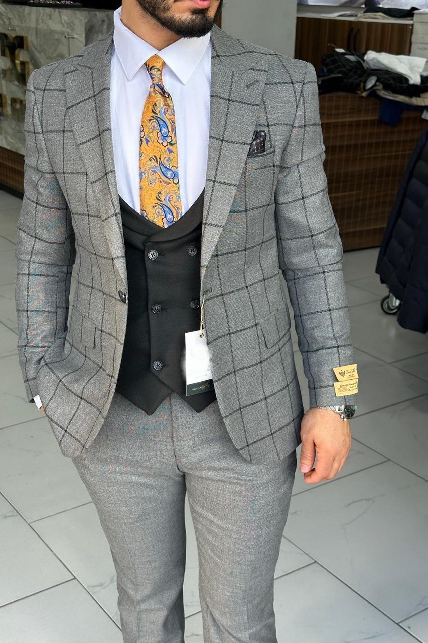 Wholesale Men Gray Three-Piece Suit 1744W26-008