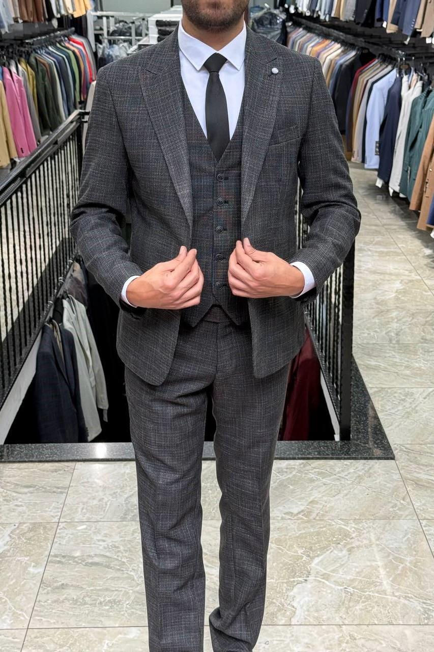 Wholesale Men's Anthracite Three-Piece Suit 1701W26-026