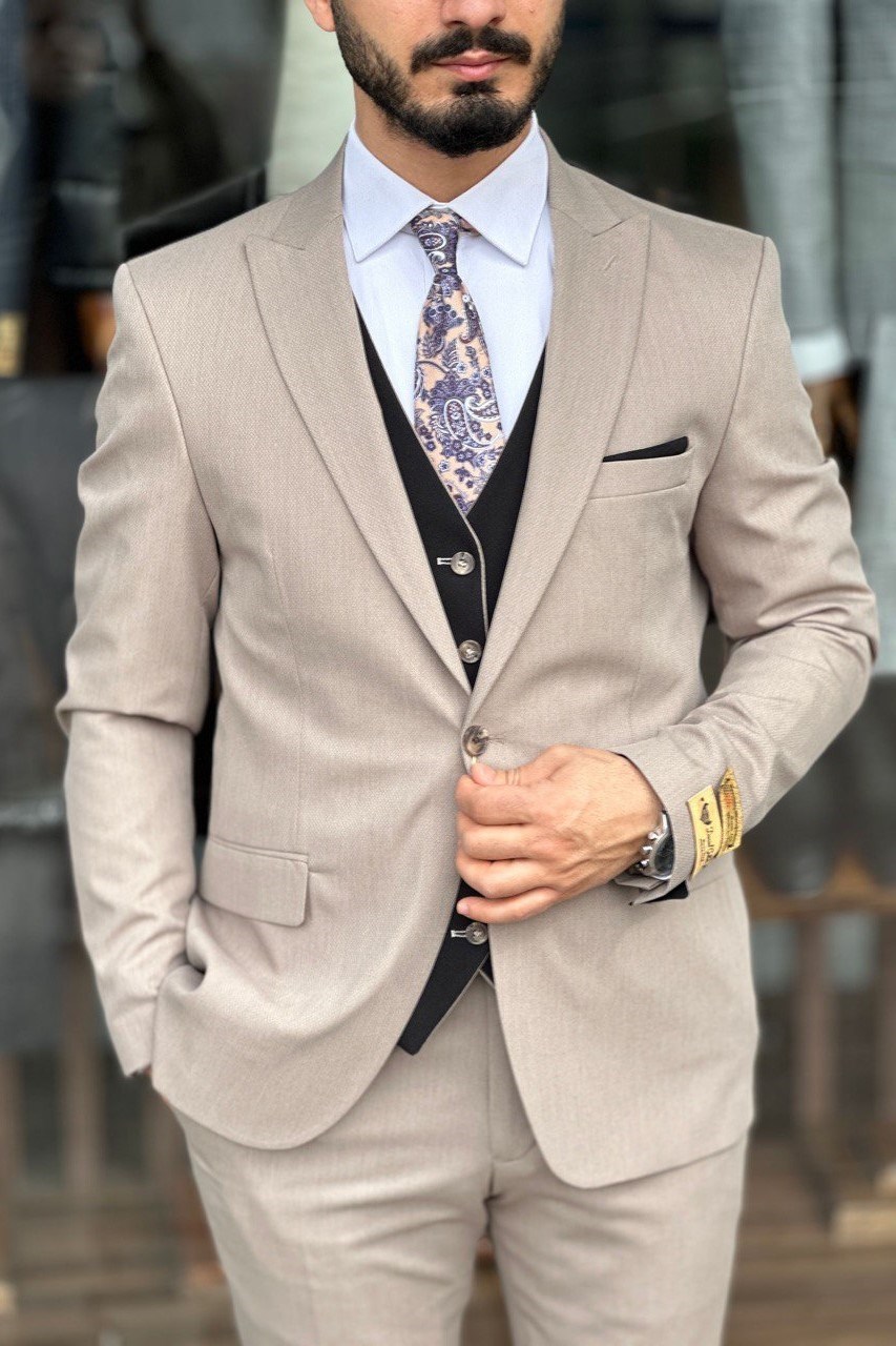 Wholesale Men's Beige Plus Size Three-Piece Suit 1744W26-037