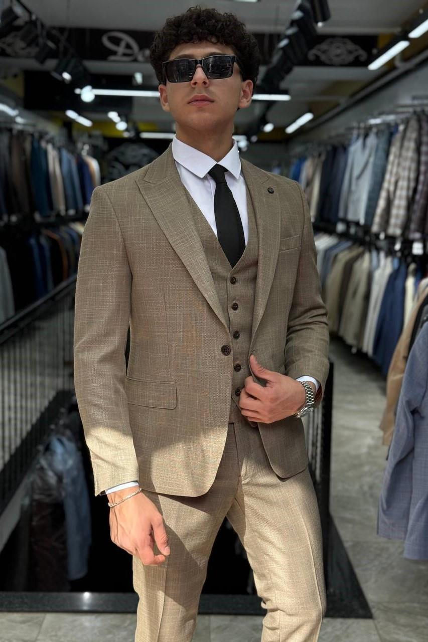 Wholesale Men's Beige Three-Piece Suit 1701W26-043
