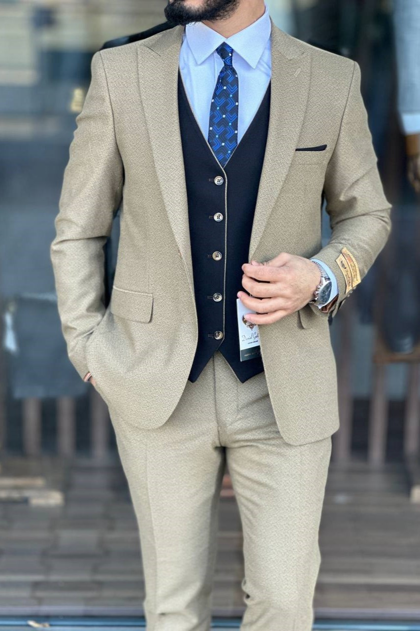 Wholesale Men's Beige Three-Piece Suit 1744W26-041