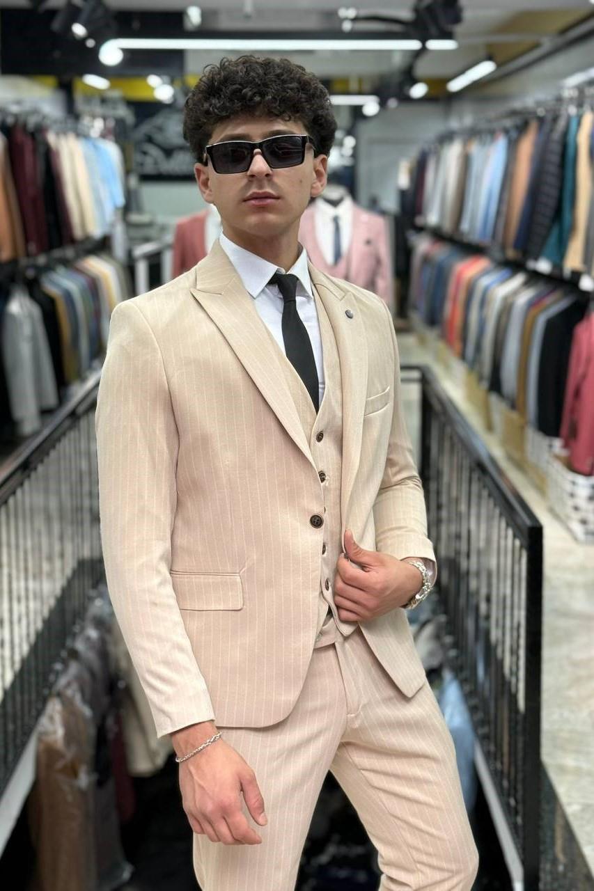Wholesale Men's Beige Three-Piece Suit 1701W26-049