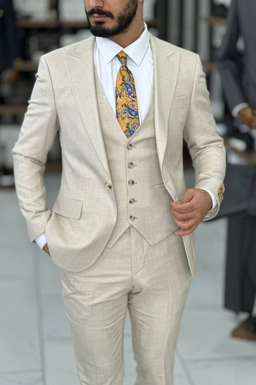 Wholesale Men's Beige Three-Piece Suit 1744W26-013