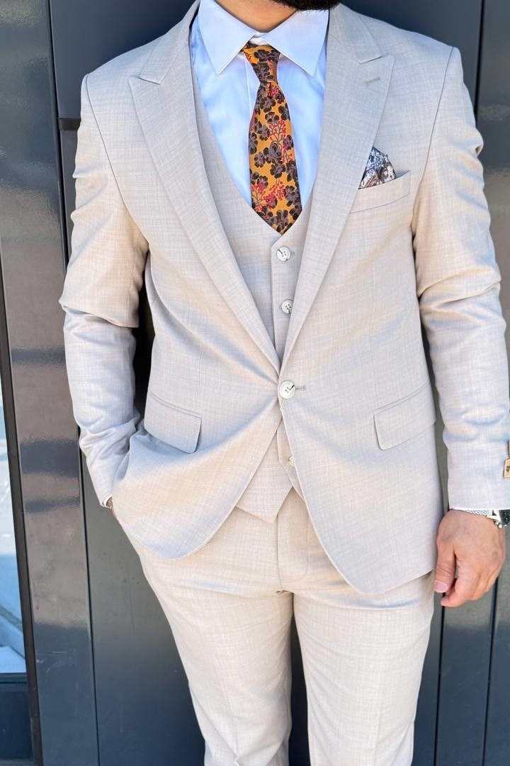 Wholesale Men's Beige Three-Piece Suit 1744W26-046