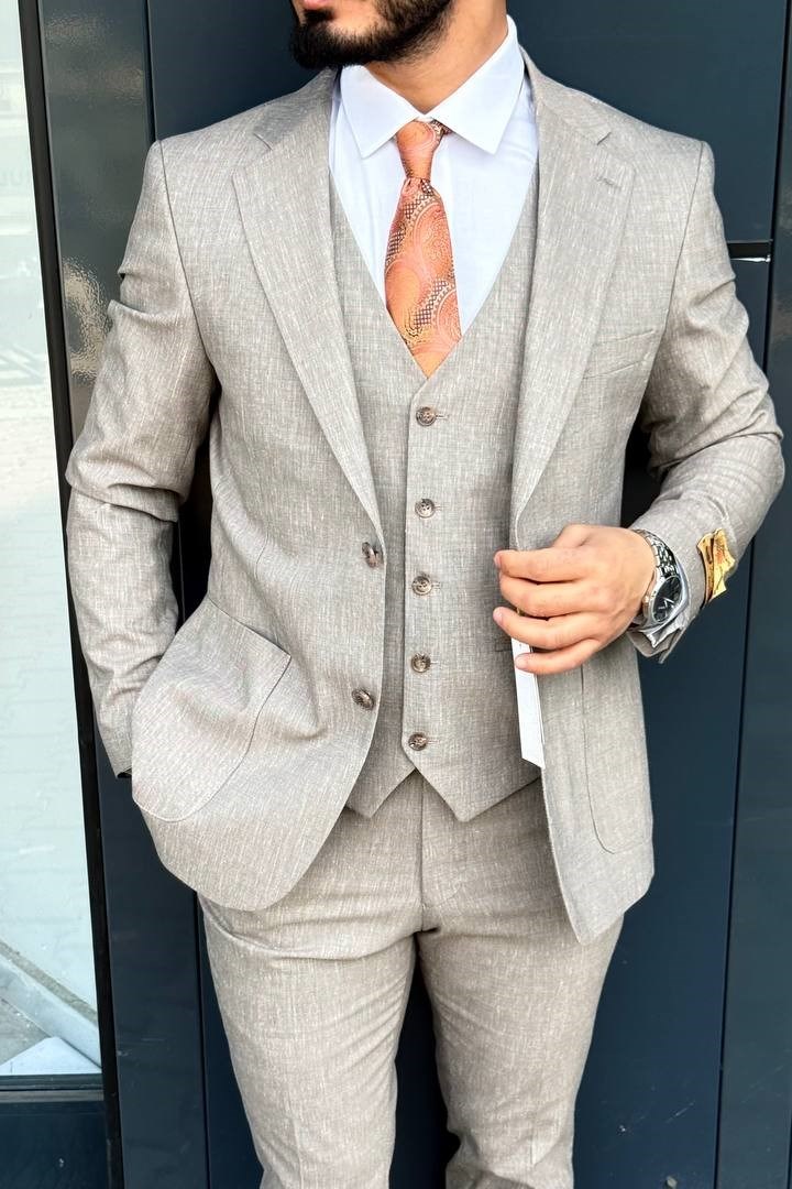 Wholesale Men's Beige Three-Piece Suit 1744W26-050