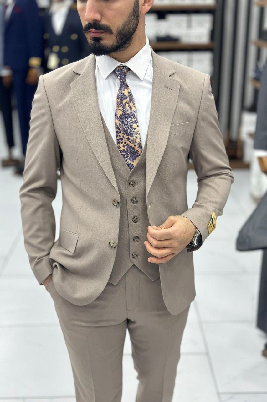 Wholesale Men's Beige Three-Piece Suit 1744W26-023