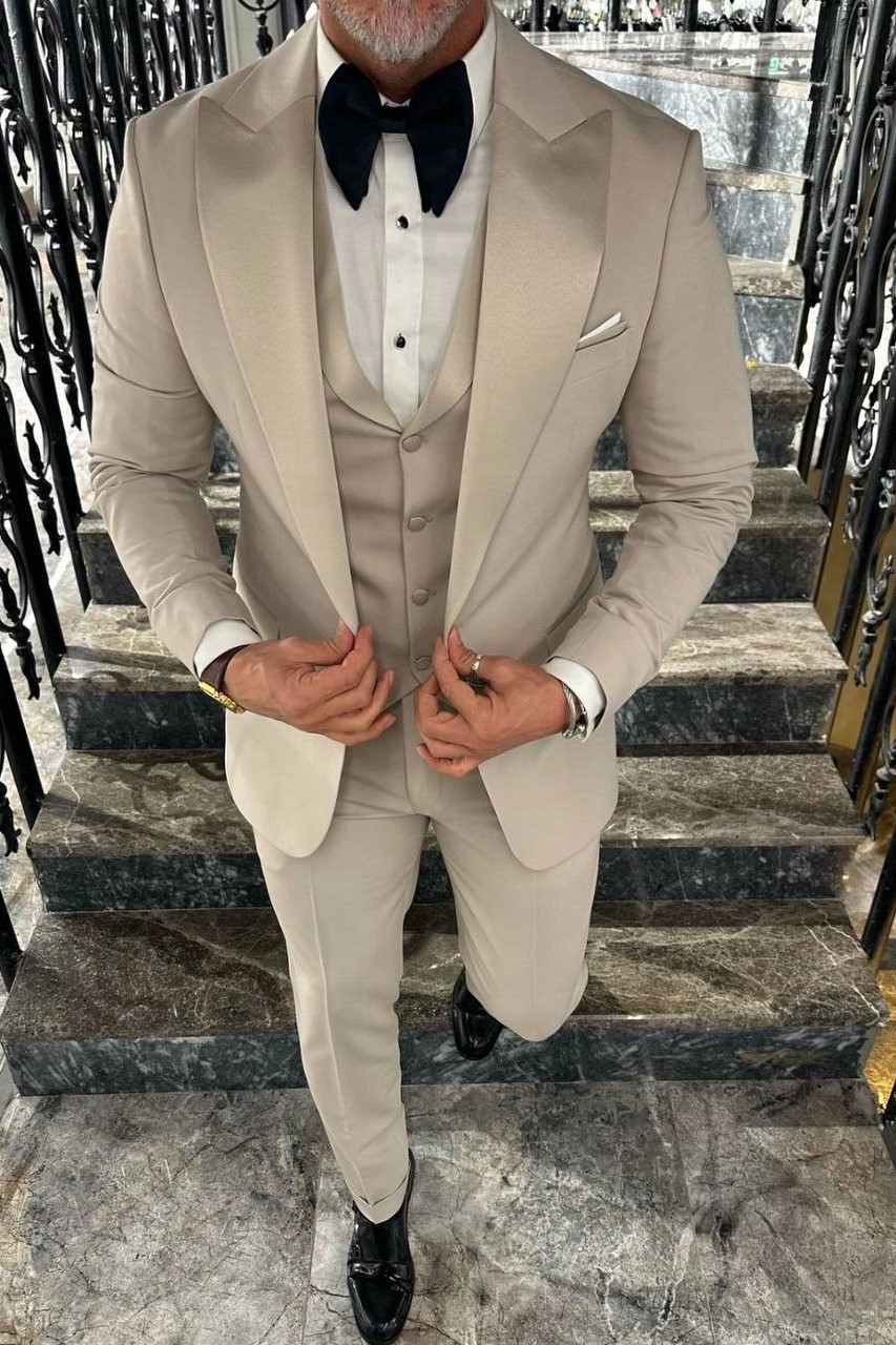 Wholesale Men's Beige Three-Piece Suit 1702W26-0503