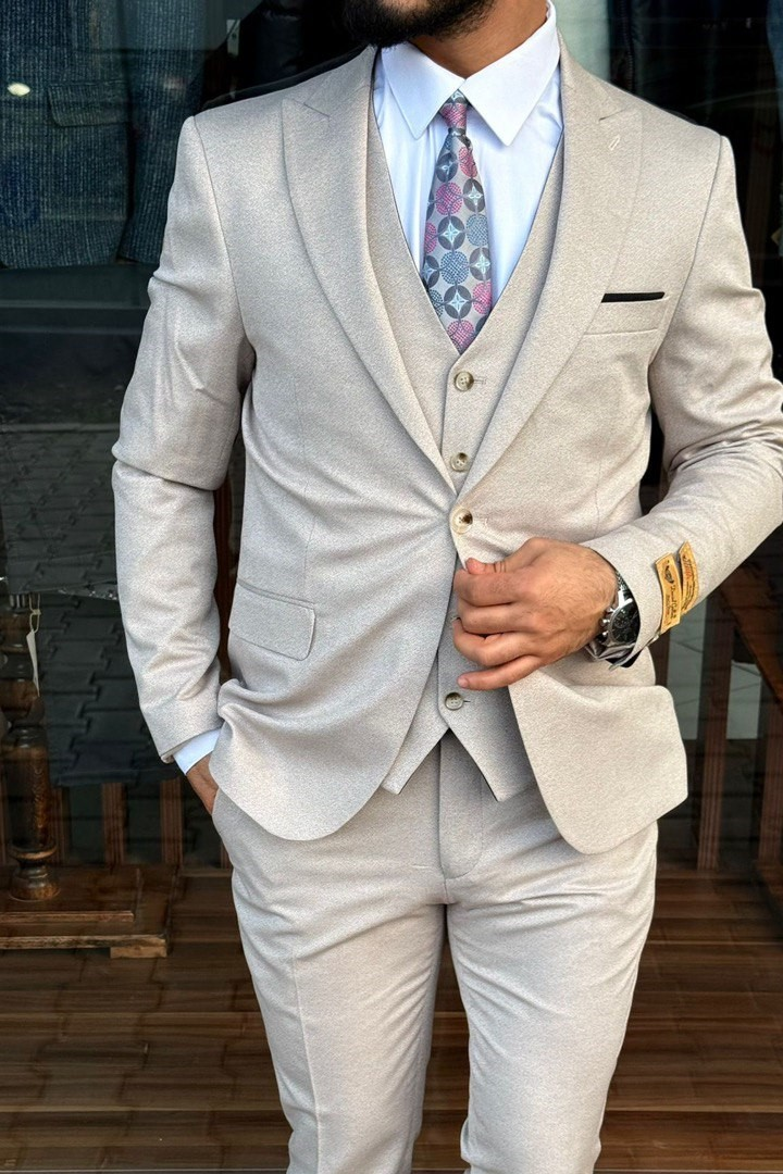 Wholesale Men's Beige Three-Piece Suit 1744W26-014