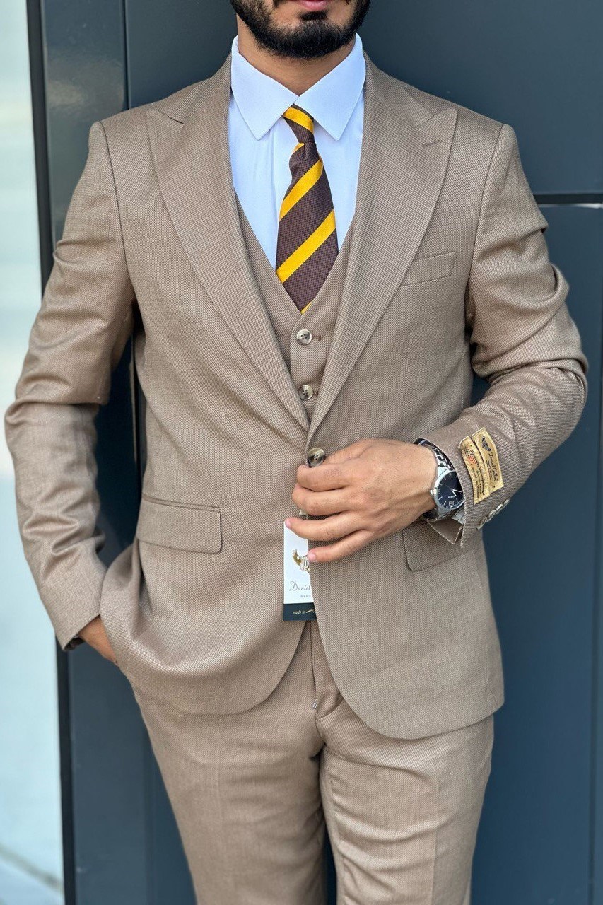 Wholesale Men's Beige Three-Piece Suit 1744W26-054