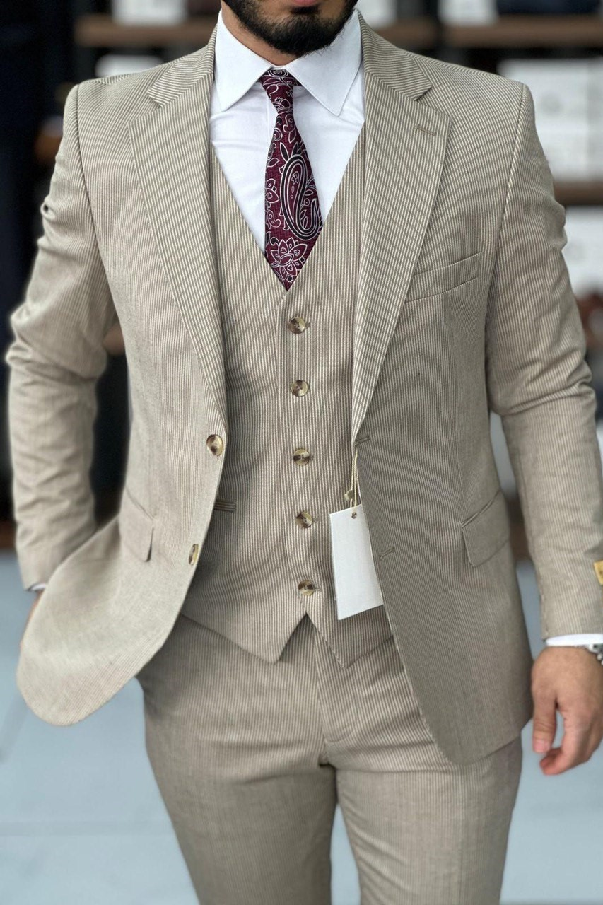 Wholesale Men's Beige Three-Piece Suit 1744W26-031