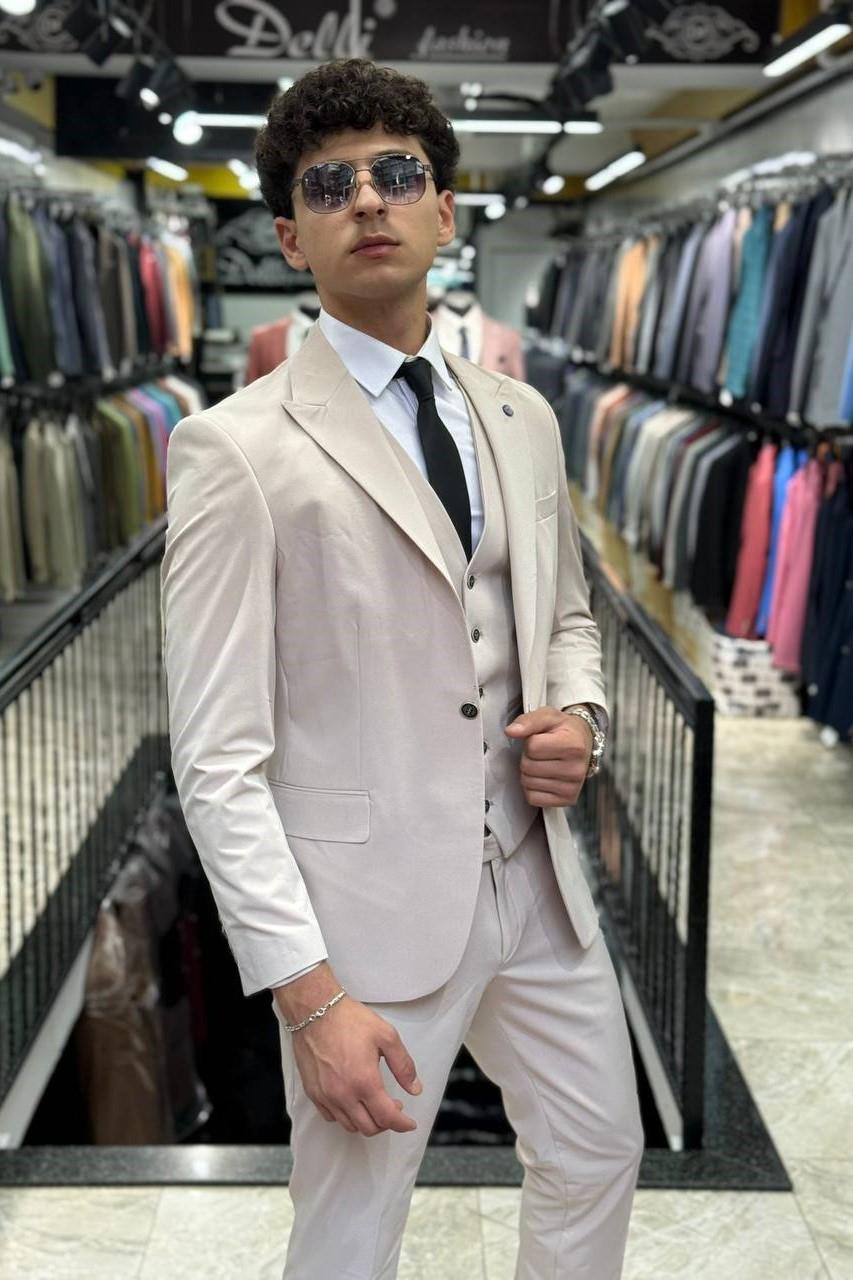 Wholesale Men's Beige Three-Piece Suit 1701W26-052
