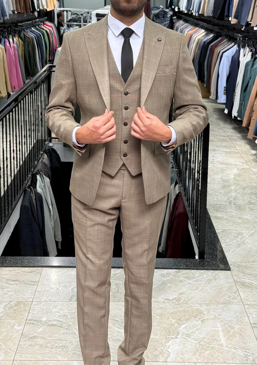 Wholesale Men's Beige Three-Piece Suit 1701W26-026