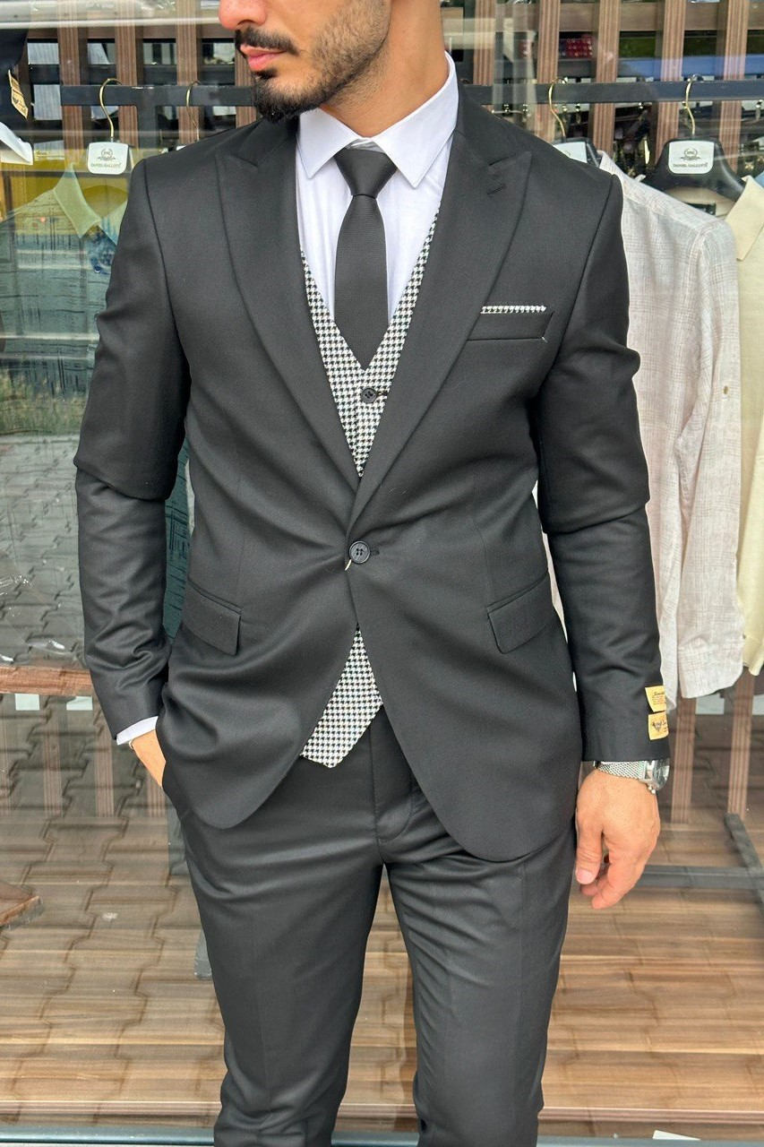 Wholesale Men's Black Plus Size Three-Piece Suit 1744W26-022